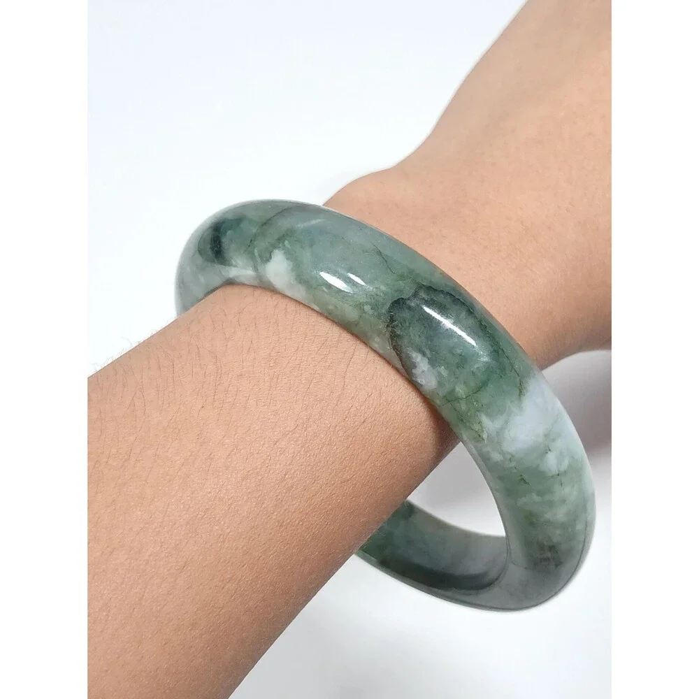Unbranded jadeite jade